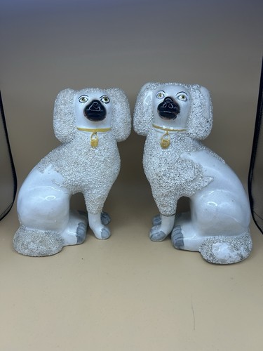 Staffordshire figurines pair - figurines,