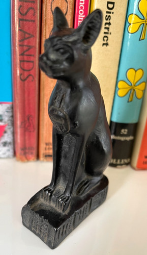 Black resin egyptian sphinx - black,