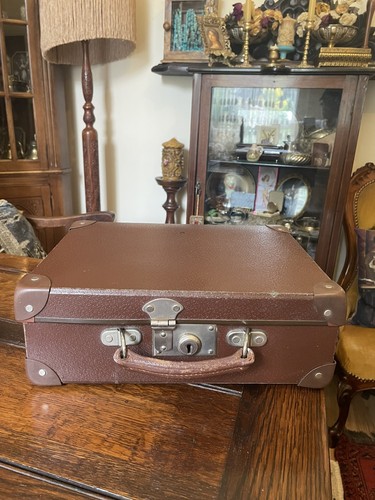 Vintage small travel suitcase - small,