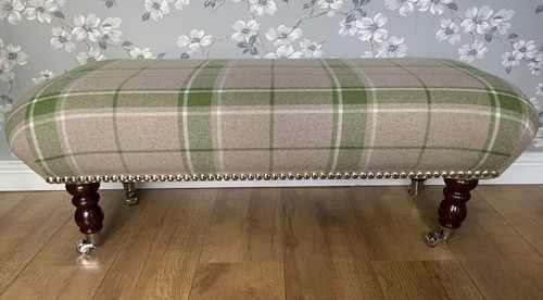 New footstool laura - in,