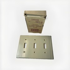 Vintage Leviton Ribbed Bakelite 3  Toggle Switch Wall Plate Ivory