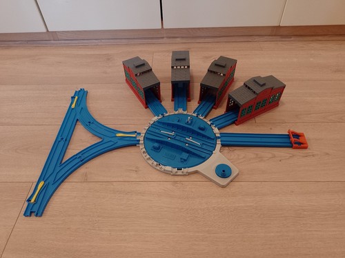 Engine sheds and turntable - sheds,