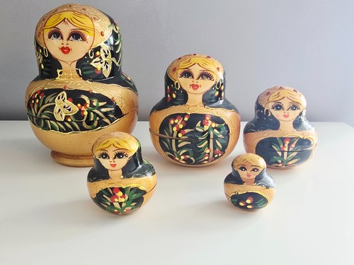 Russian matryoshka nesting - russian,