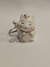 Maneki-neko beckoning cat