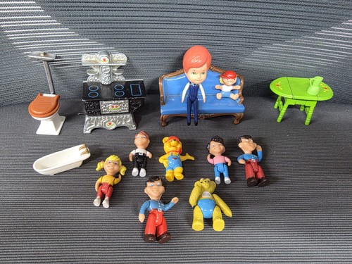 Vintage littles dolls house - vintage,