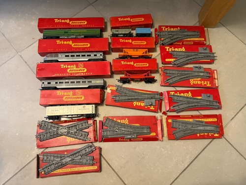 Triang train track coaches - train, job