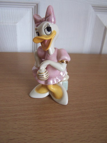 Lenox disney daisy duck - duck, figure