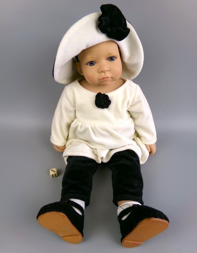 Gotz vinyl artist doll - gotz,