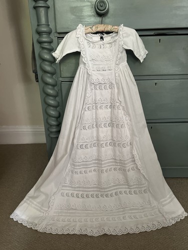 Antique broderie anglaise - antique,