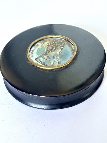 Antique papier mache snuff box - mache,