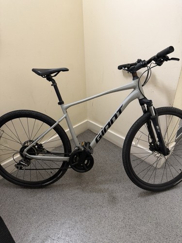 Giant hybrid bike 700c - bike, m