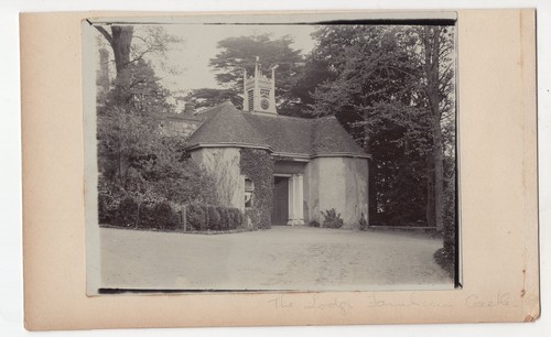 Entrance lodge farnham castle - entrance,