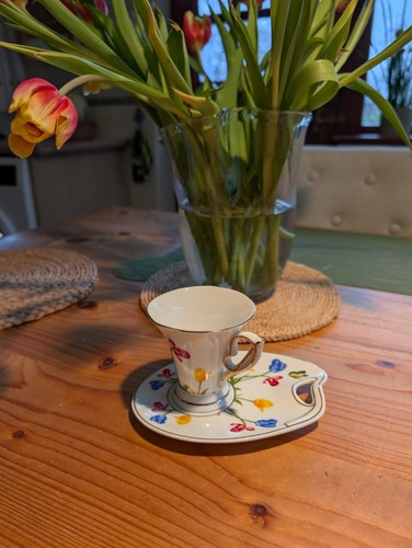 Tulip mug with curved handle - with,