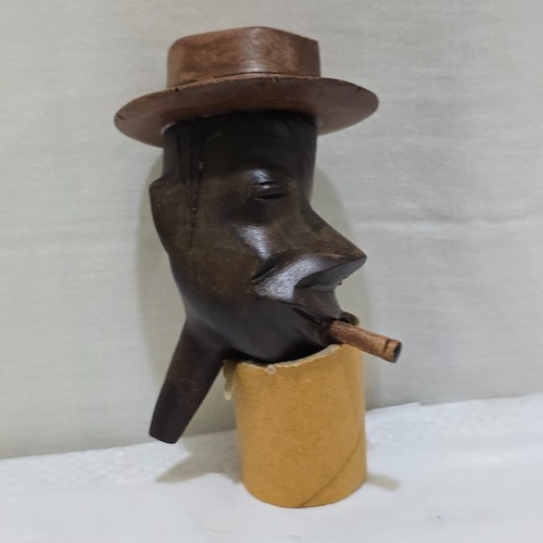 Carved man with hat - , +cigarette