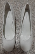 Graceland white high heeled shoes with round toe, size 6 (EU 39)