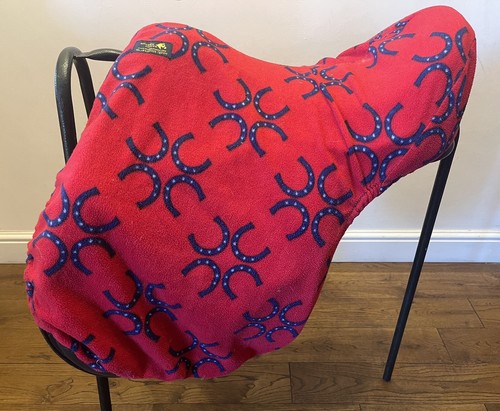Snuggy hoods red fleece saddle - red,