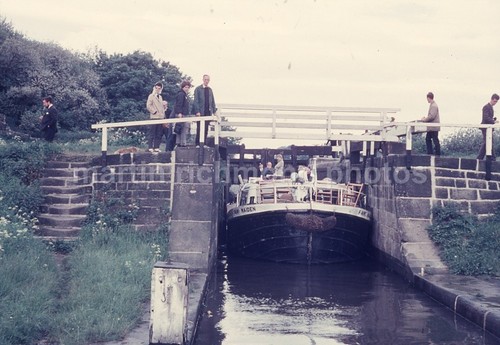 Newlay lock canal boat - newlay,