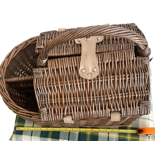 New person wicker picnic - person,