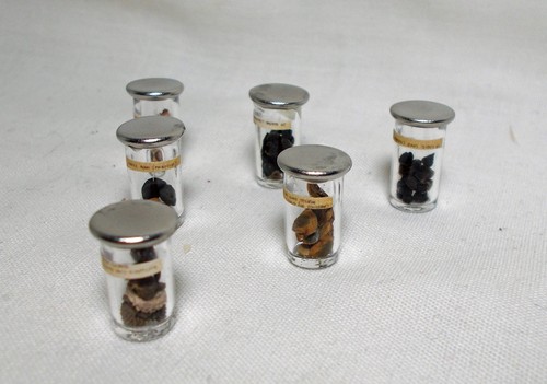 Dolls house set jars - house, of