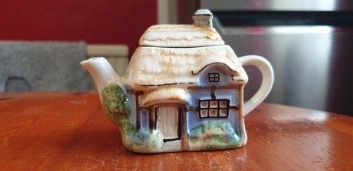 Vintage small thatched cottage - thatched,