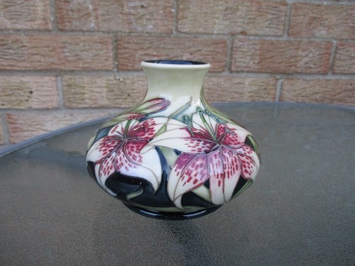 Moorcroft lily the - moorcroft, field