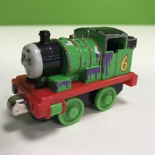 Thomas The Tank Engine & Friends PERCY-Train 2009 Take N Play - Clothes & paint 