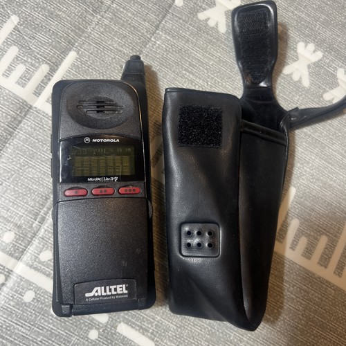 Vintage motorola flip phone - motorola,