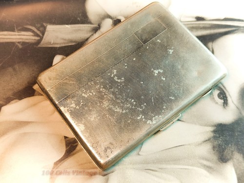 Mildly distressed art deco - distressed,