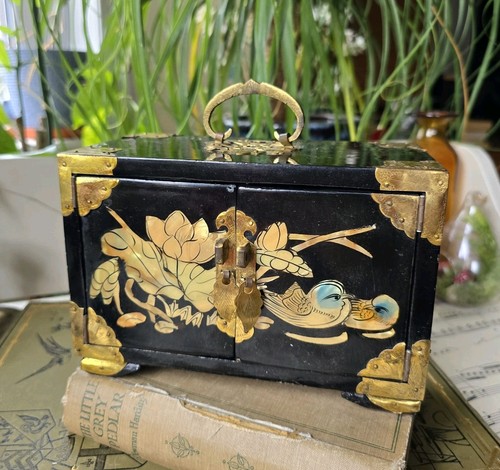 Vintage chinese black lacquer - black,