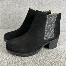 Moshulu Suede Chelsea Boots