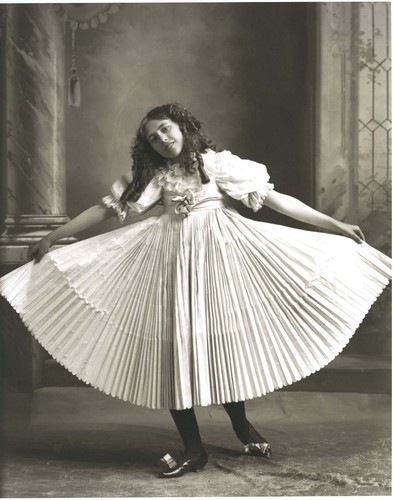 Vintage dancing girl pleated - dancing,