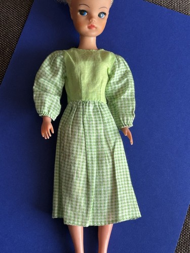 Vintage 1970s sindy doll - 💚,