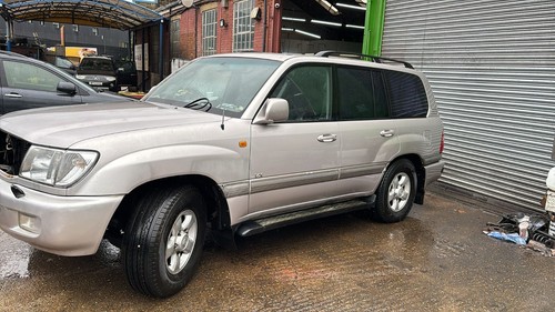 Toyota land cruiser amazon 100 - land,