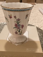 Spode bone china posey pot in the Trapnell Sprays pattern.