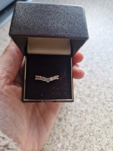 Stunning 9ct gold wishbone - stunning,