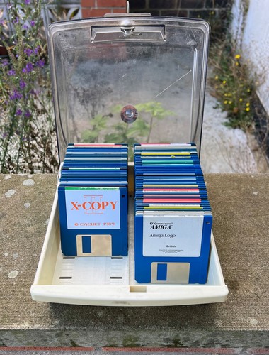 Storage box with - amiga, dd