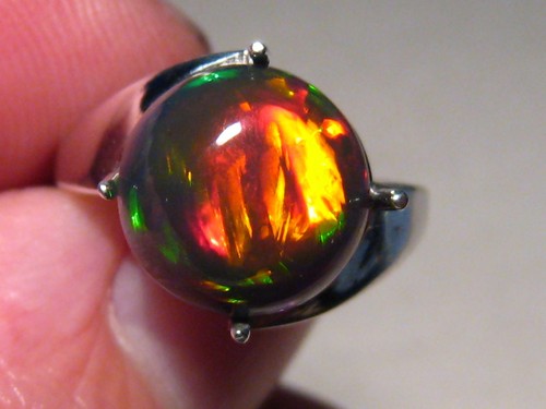 Black welo opal - ,