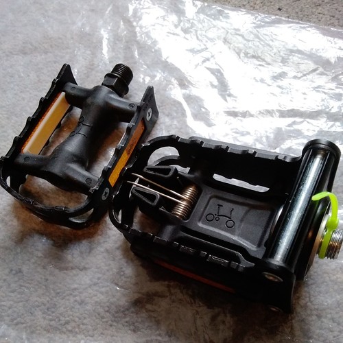 Brompton folding bike - folding,