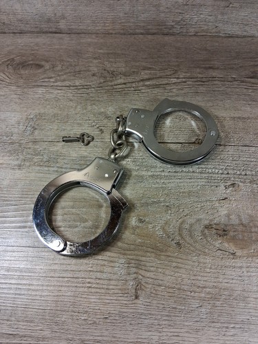 Vintage working handcuffs - working,