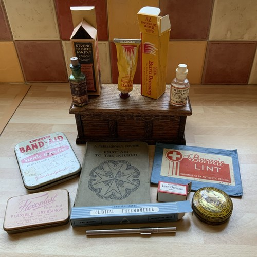 First aid vintage antique - first,