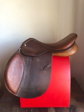 Pessoa close contact jumping