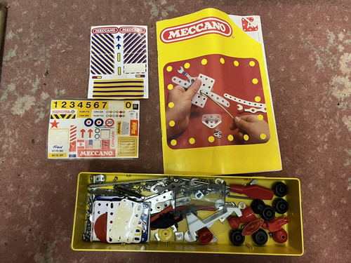 Meccano yellow metal - metal, storage