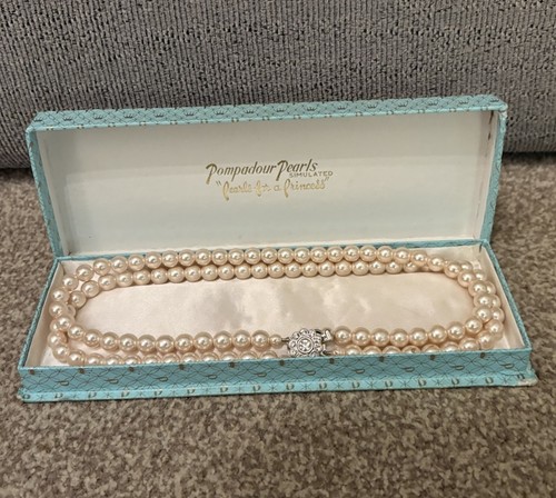 Pompadour vintage simulated - vintage,