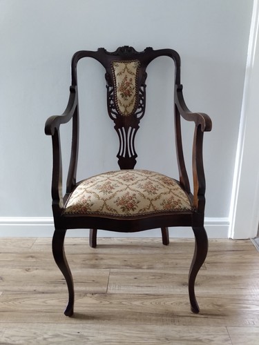 Dark brown wooden carver - dark,