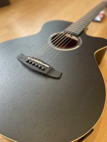 Black satin electro acoustic - satin,
