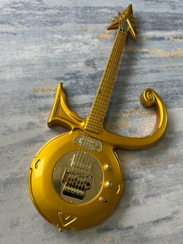 New prince gold symbol - new,