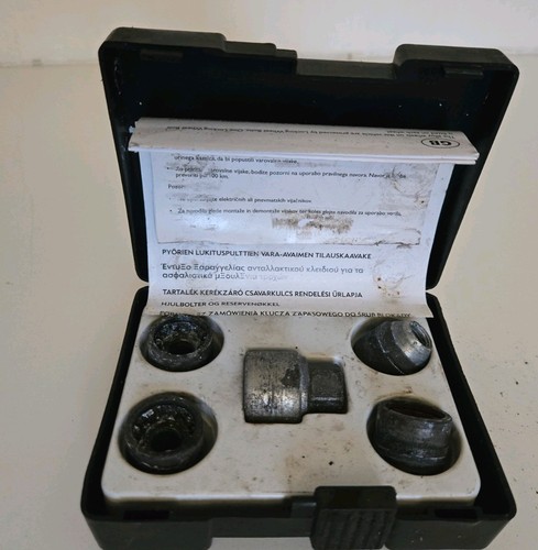 Locking wheel nut set - locking,