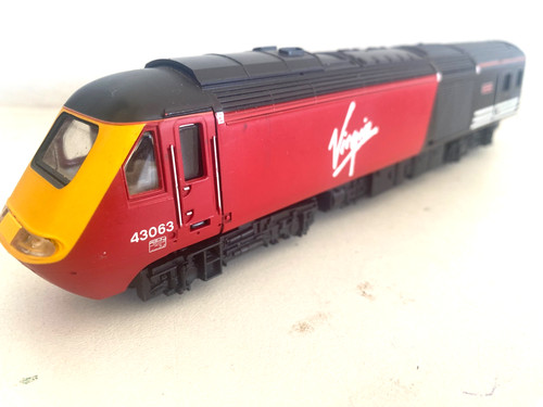 Hornby 125 red hst - red, virgin
