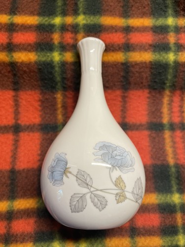 Wedgewood ice rose bud - ice,