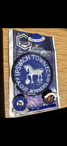 Ipswich town coffer pin - , badges